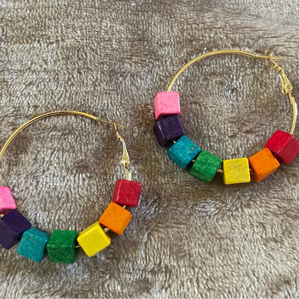 Boutique colorful blocks on hoop earring. Gold hardware NW0T - Picture 5 of 6